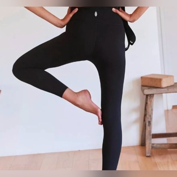 NWT Fp Movement X Hatch Black Leggings - Picture 3 of 5